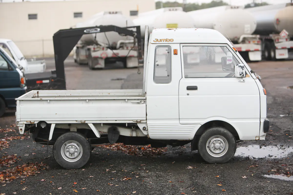 1986 Daihatsu Hijet Jumbo Turbo, a Kei Truck, for sale at Street Legal Mini Trucks in Philadelphia, PA (photo 5 of 12)