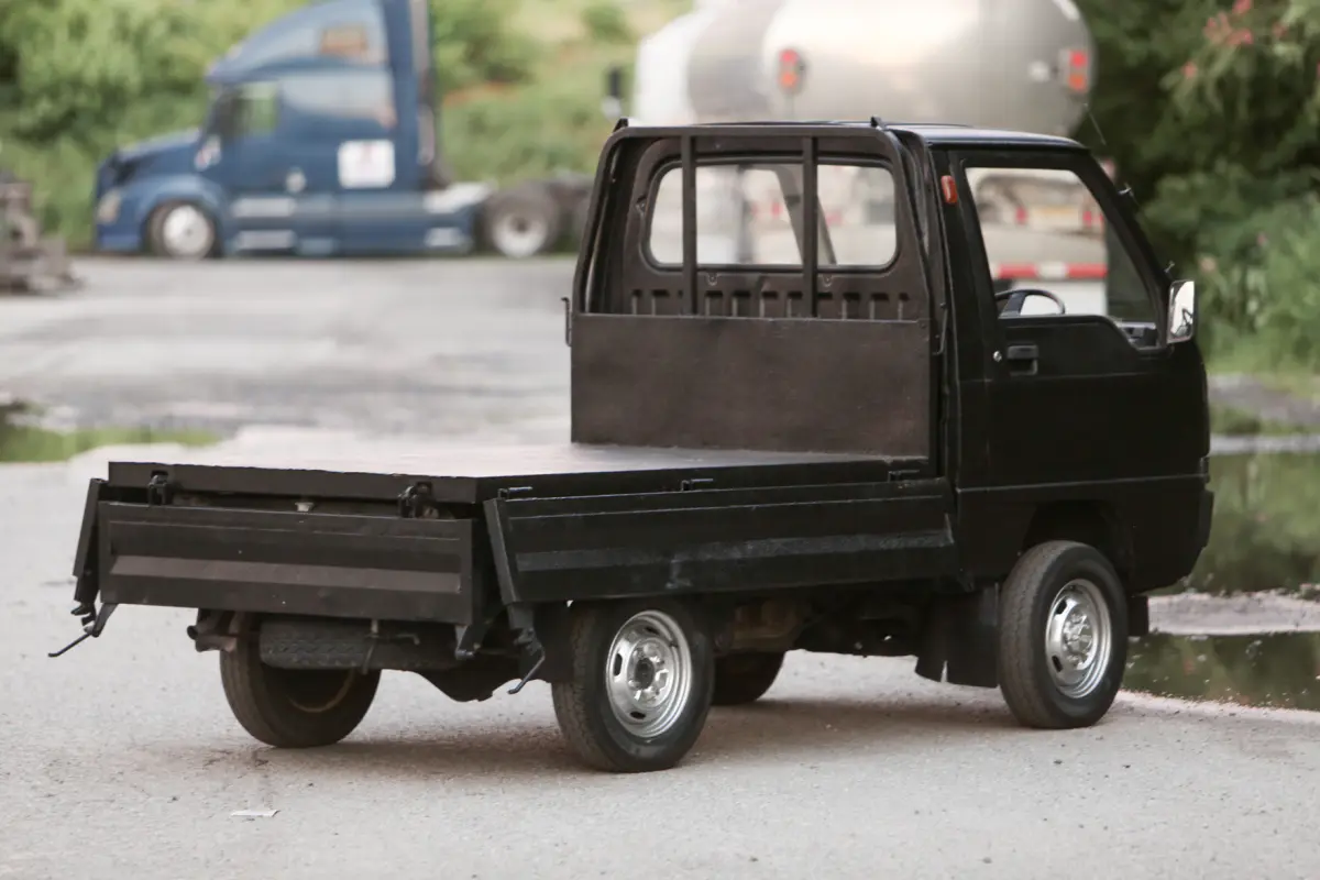 1988 Mitsubishi Minicab 4WD Dump, a Kei Truck, for sale at Street Legal Mini Trucks in Philadelphia, PA (photo 5 of 12)
