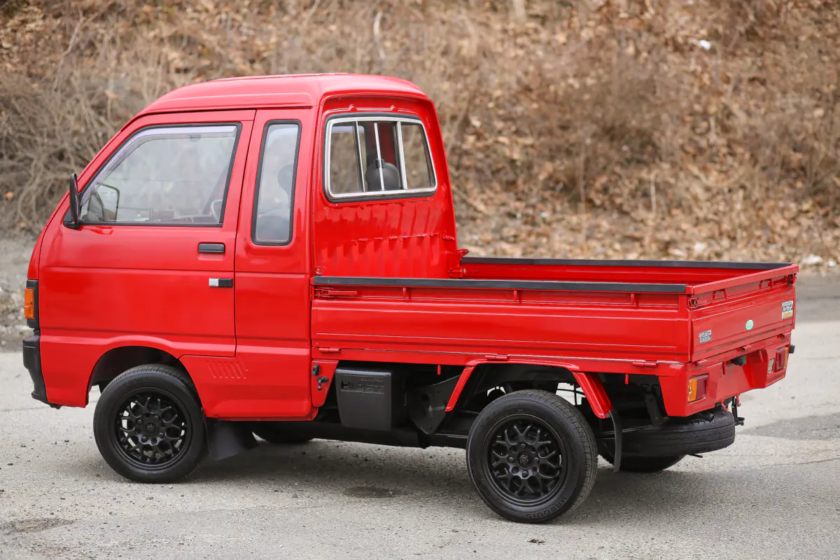 1989 Daihatsu Hijet Jumbo, a Kei Truck, for sale at Street Legal Mini Trucks in Philadelphia, PA (photo 8 of 12)