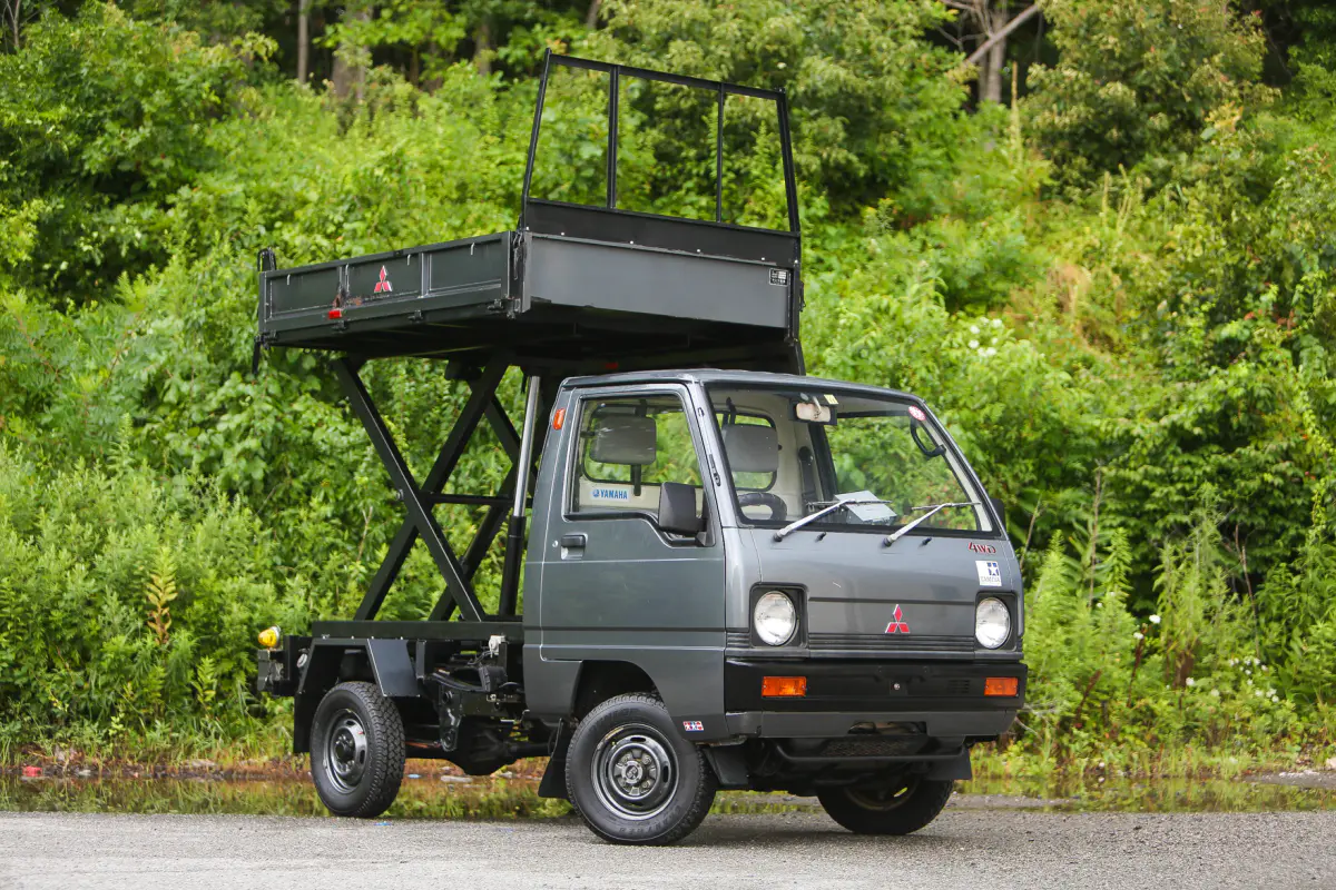 1989 Mitsubishi Minicab Scissor/Dump, a Kei Truck, for sale at Street Legal Mini Trucks in Philadelphia, PA (photo 10 of 12)