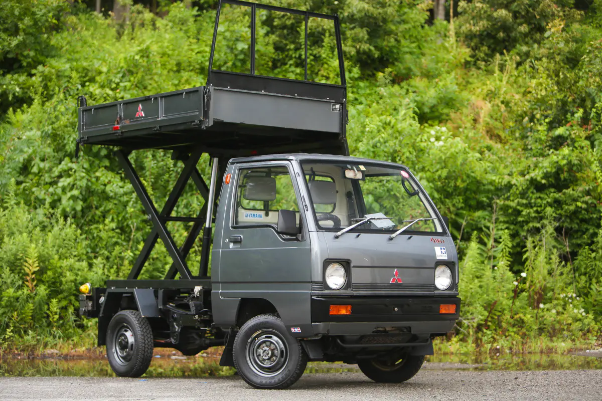 1989 Mitsubishi Minicab Scissor/Dump, a Kei Truck, for sale at Street Legal Mini Trucks in Philadelphia, PA (photo 11 of 12)
