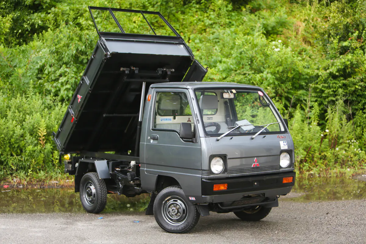 1989 Mitsubishi Minicab Scissor/Dump, a Kei Truck, for sale at Street Legal Mini Trucks in Philadelphia, PA (photo 2 of 12)