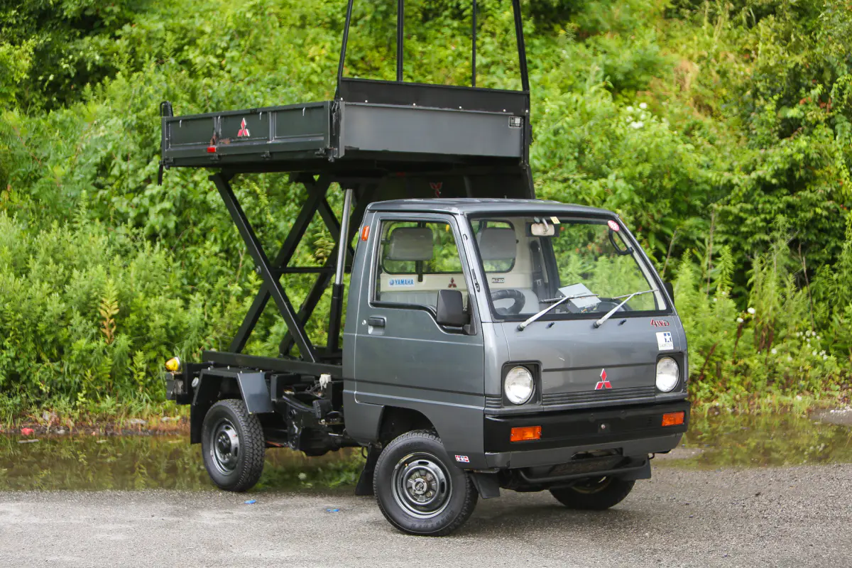 1989 Mitsubishi Minicab Scissor/Dump, a Kei Truck, for sale at Street Legal Mini Trucks in Philadelphia, PA (photo 3 of 12)