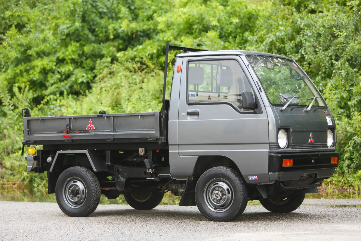 1989 Mitsubishi Minicab Scissor/Dump, a Kei Truck, for sale at Street Legal Mini Trucks in Philadelphia, PA (photo 5 of 12)