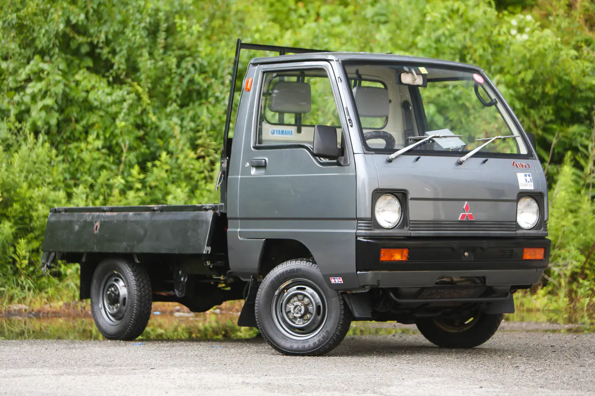 1989 Mitsubishi Minicab Scissor/Dump, a Kei Truck, for sale at Street Legal Mini Trucks in Philadelphia, PA (photo 6 of 12)