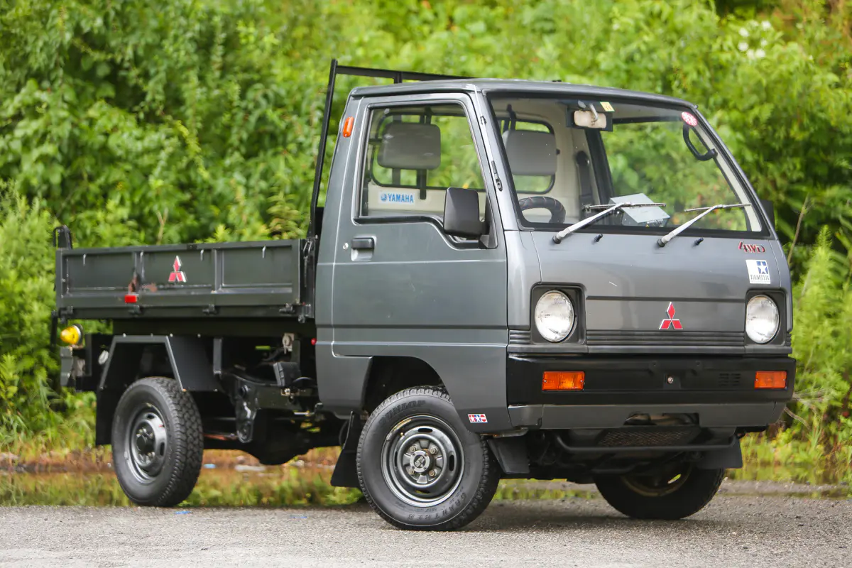 1989 Mitsubishi Minicab Scissor/Dump, a Kei Truck, for sale at Street Legal Mini Trucks in Philadelphia, PA (photo 7 of 12)