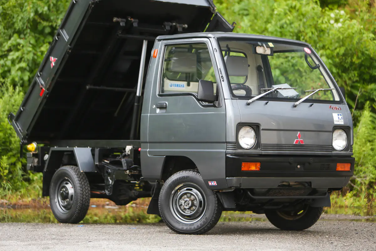 1989 Mitsubishi Minicab Scissor/Dump, a Kei Truck, for sale at Street Legal Mini Trucks in Philadelphia, PA (photo 8 of 12)