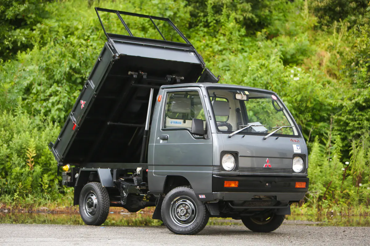 1989 Mitsubishi Minicab Scissor/Dump, a Kei Truck, for sale at Street Legal Mini Trucks in Philadelphia, PA (photo 9 of 12)