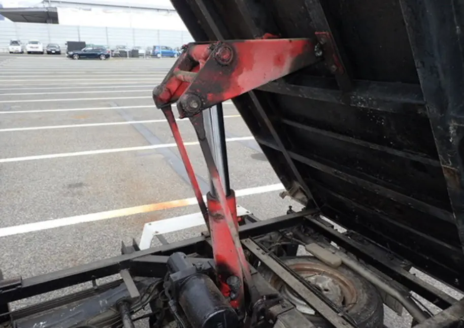1990 Suzuki Carry Dump, a Kei Truck, for sale at Street Legal Mini Trucks in Philadelphia, PA (photo 8 of 12)