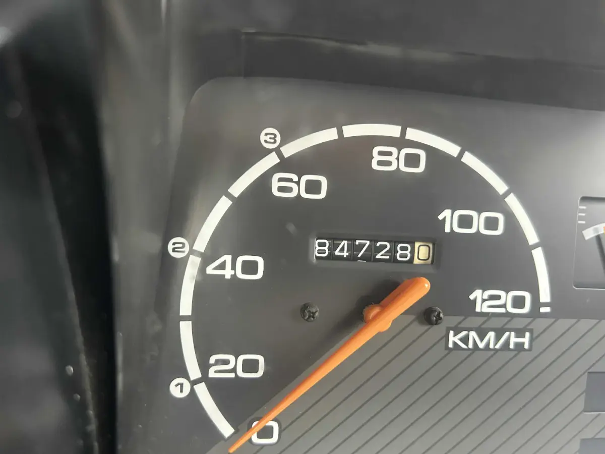 1991 Suzuki Carry, 4WD + Diff Lock, a Kei Truck, for sale at Sunshine Imports in Austin, TX (photo 9 of 12)