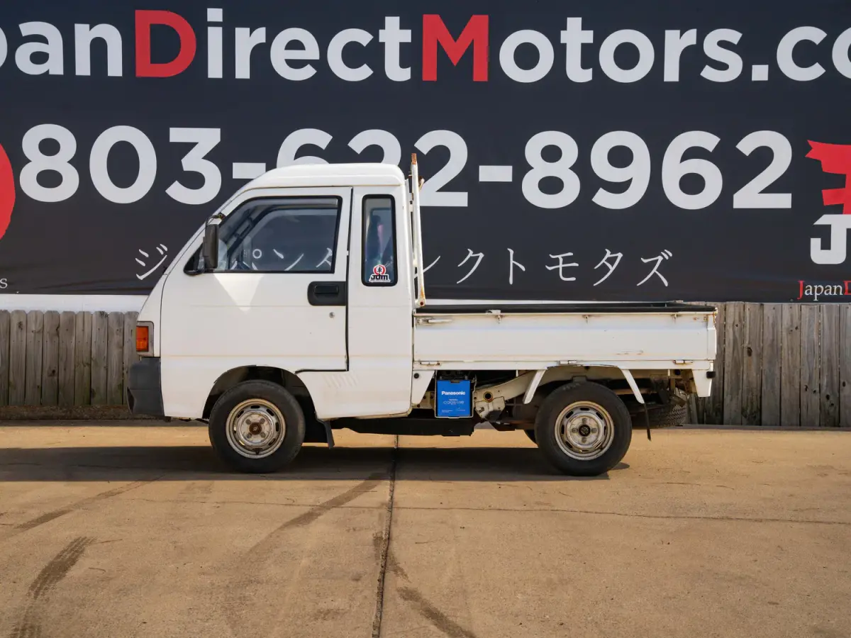 1992 Daihatsu Hijet Jumbo, a white Kei Truck, for sale at Japan Direct Motors in Irmo, SC (photo 10 of 12)