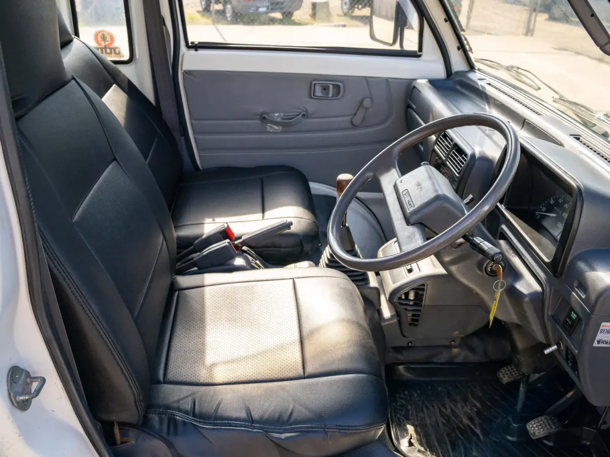 1992 Daihatsu Hijet Jumbo, a white Kei Truck, for sale at Japan Direct Motors in Irmo, SC (photo 11 of 12)