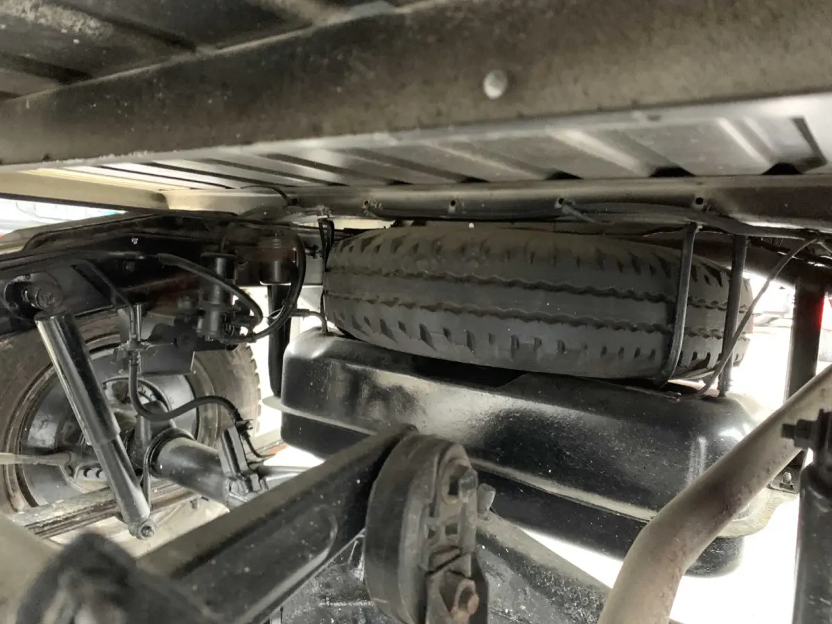 1992 Suzuki Carry, 4WD + AC, a Kei Truck, for sale at Sunshine Imports in Austin, TX (photo 10 of 12)