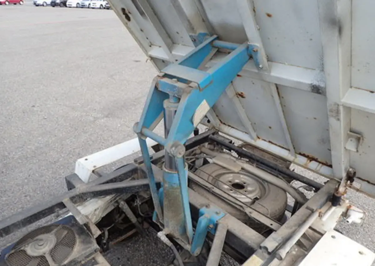 1992 Suzuki Carry Dump, a Kei Truck, for sale at Street Legal Mini Trucks in Philadelphia, PA (photo 8 of 12)