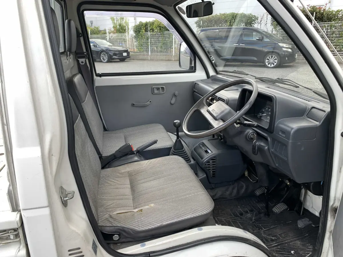 1993 Daihatsu Hijet, 2WD, a Kei Truck, for sale at Sunshine Imports in Austin, TX (photo 5 of 8)