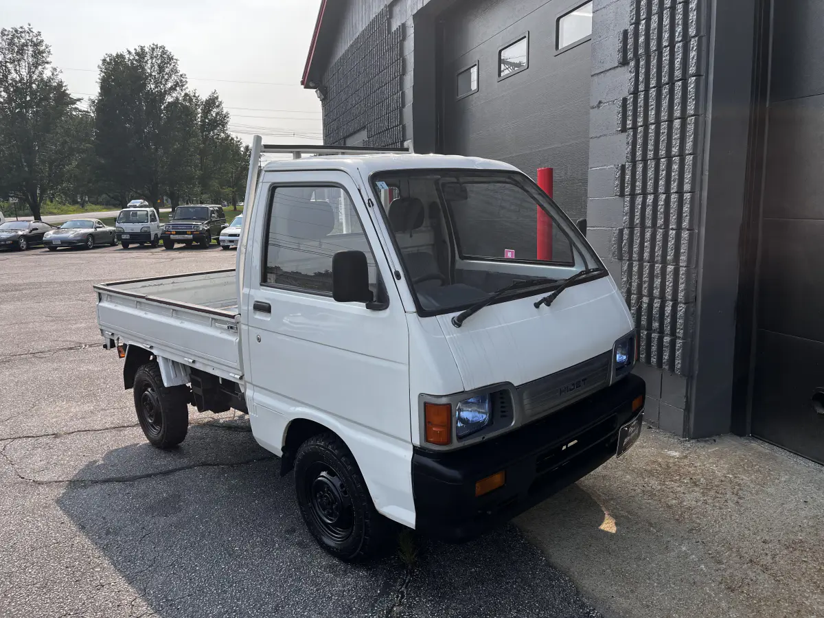 1993 Daihatsu Hijet, a Kei Truck, for sale at Northeast Auto Imports in Hudson, NH (photo 11 of 41)