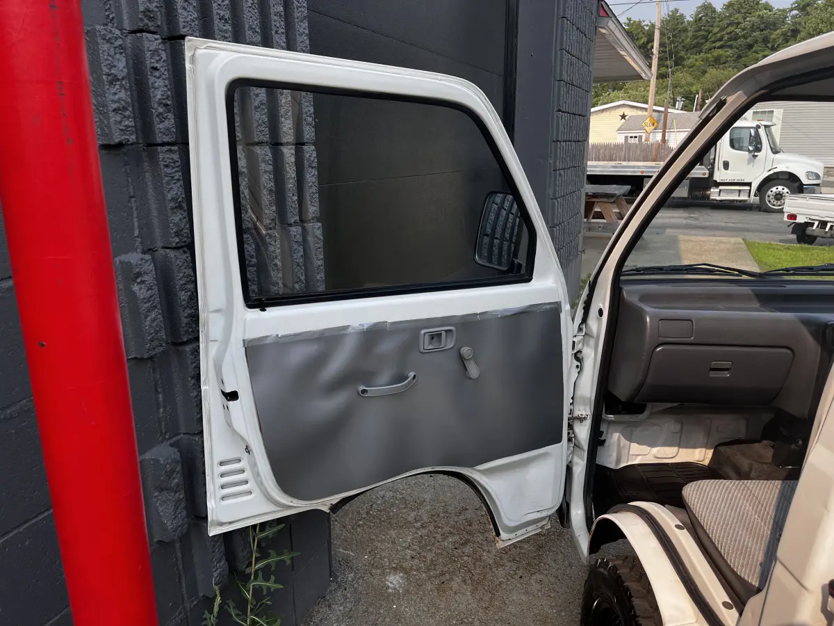 1993 Daihatsu Hijet, a Kei Truck, for sale at Northeast Auto Imports in Hudson, NH (photo 15 of 41)