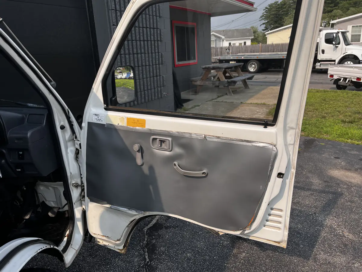 1993 Daihatsu Hijet, a Kei Truck, for sale at Northeast Auto Imports in Hudson, NH (photo 16 of 41)