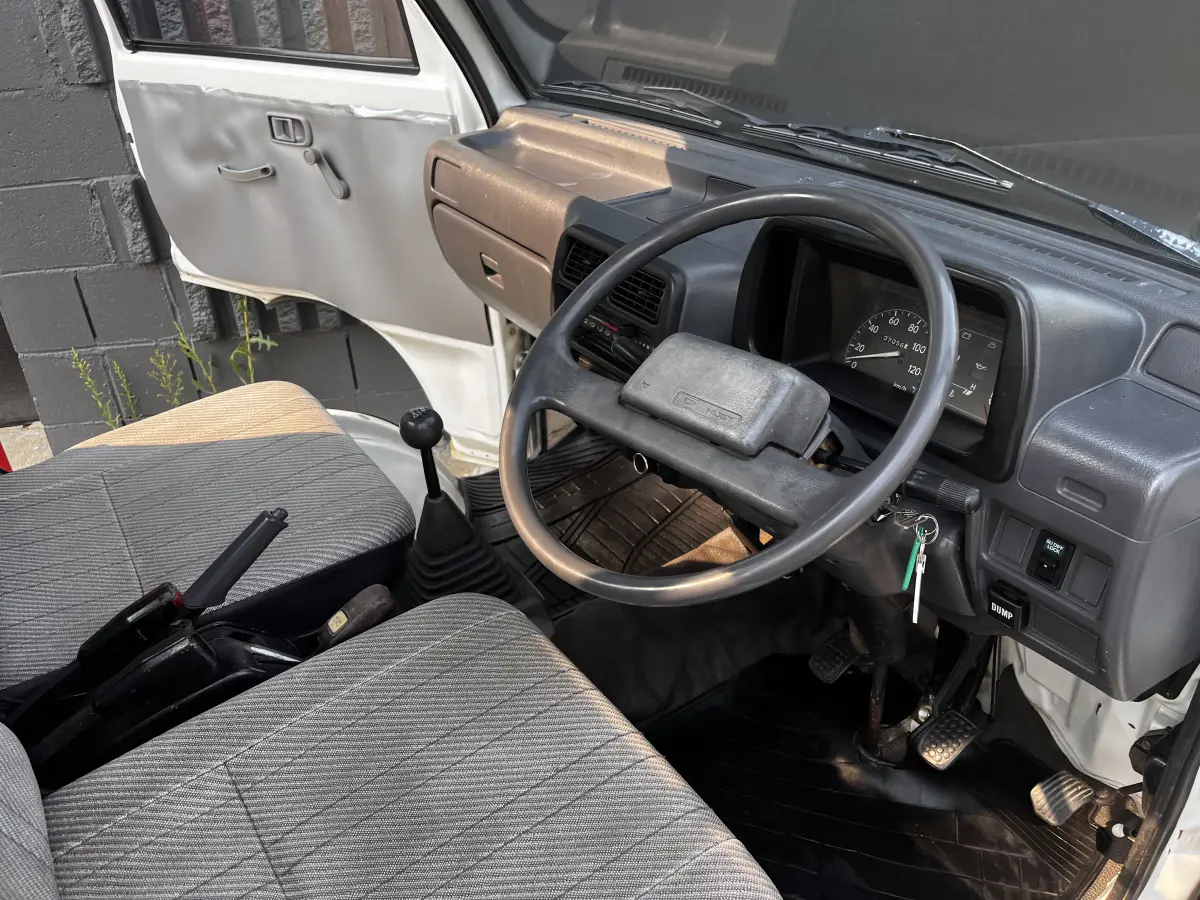 1993 Daihatsu Hijet, a Kei Truck, for sale at Northeast Auto Imports in Hudson, NH (photo 17 of 41)