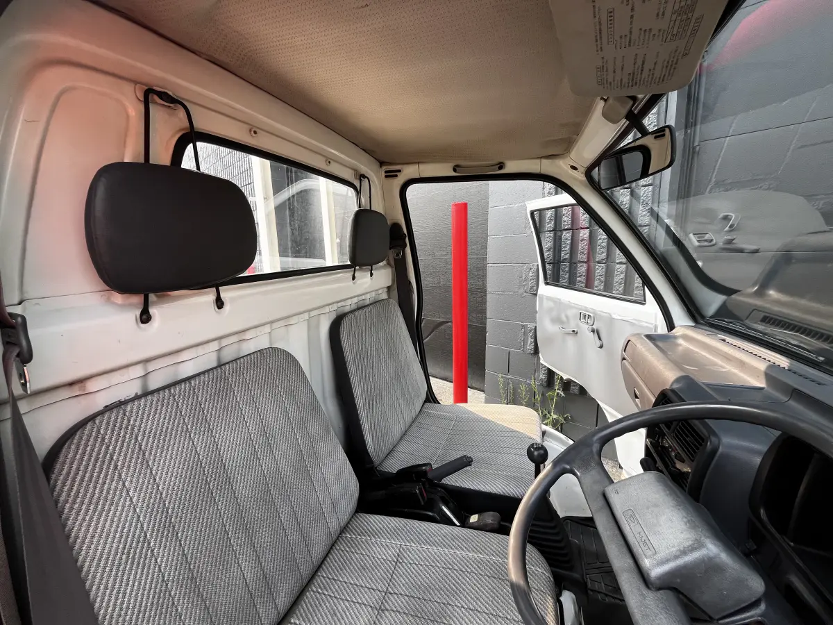 1993 Daihatsu Hijet, a Kei Truck, for sale at Northeast Auto Imports in Hudson, NH (photo 18 of 41)