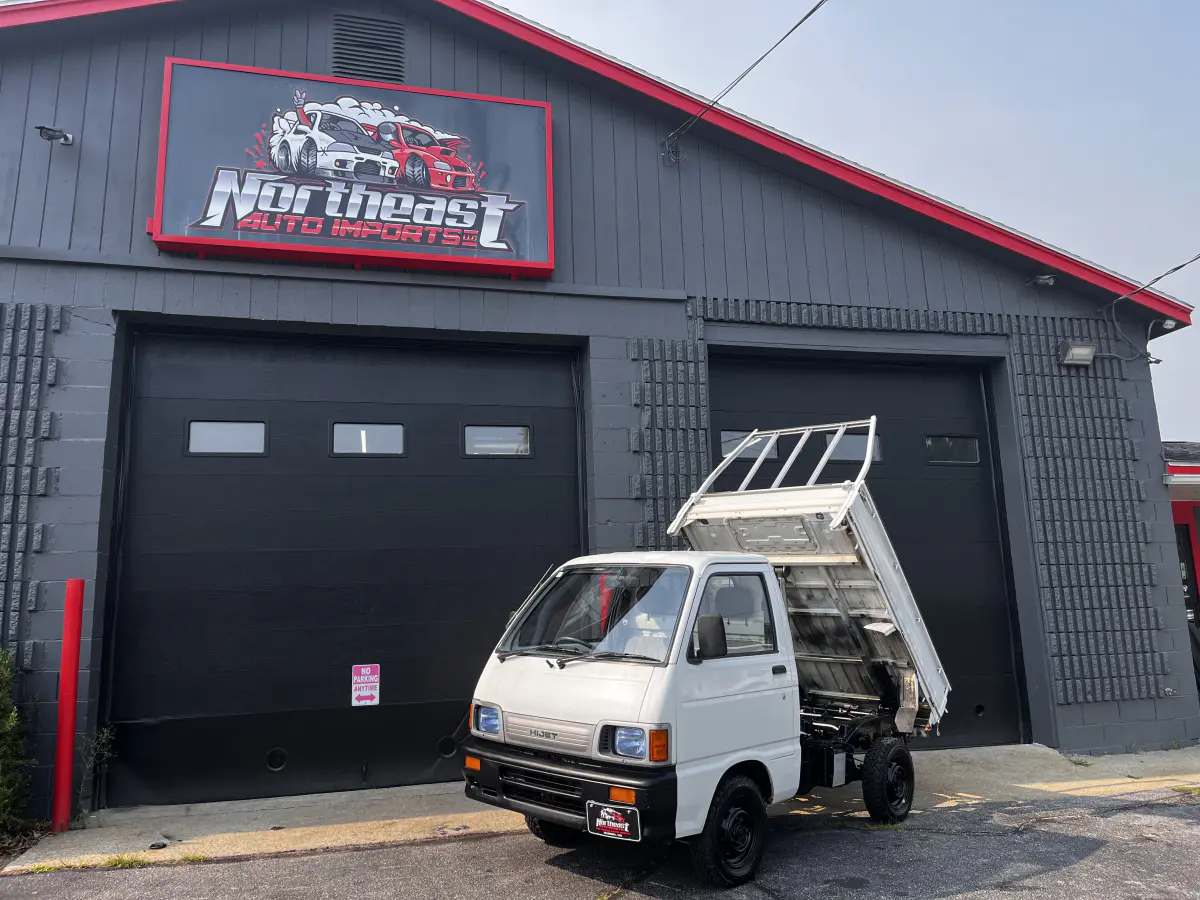 1993 Daihatsu Hijet, a Kei Truck, for sale at Northeast Auto Imports in Hudson, NH (photo 2 of 41)