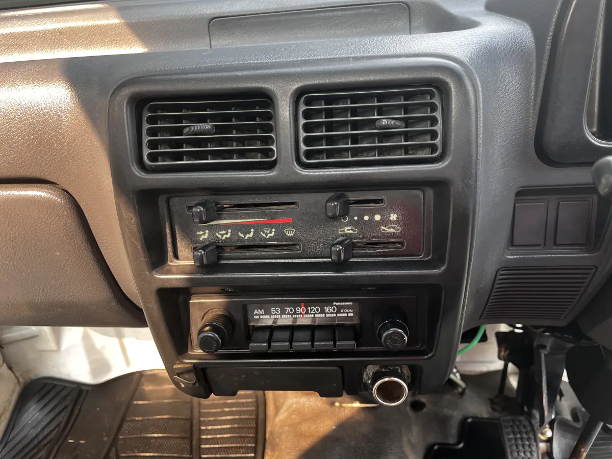 1993 Daihatsu Hijet, a Kei Truck, for sale at Northeast Auto Imports in Hudson, NH (photo 24 of 41)