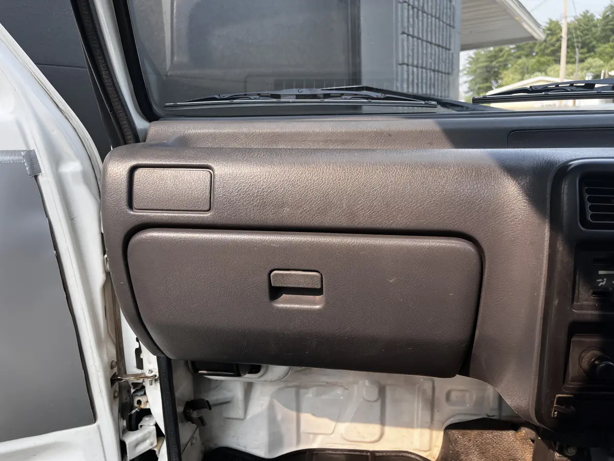 1993 Daihatsu Hijet, a Kei Truck, for sale at Northeast Auto Imports in Hudson, NH (photo 26 of 41)