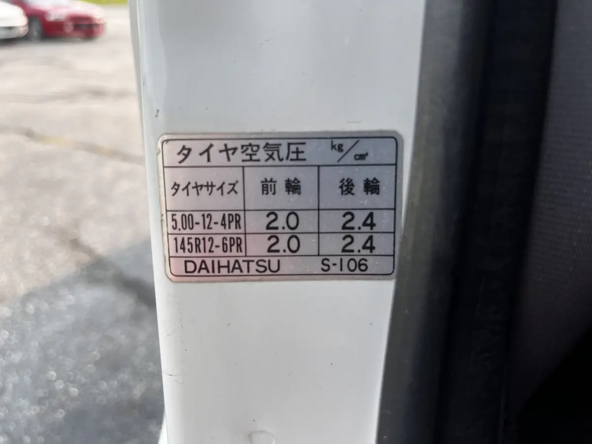 1993 Daihatsu Hijet, a Kei Truck, for sale at Northeast Auto Imports in Hudson, NH (photo 27 of 41)