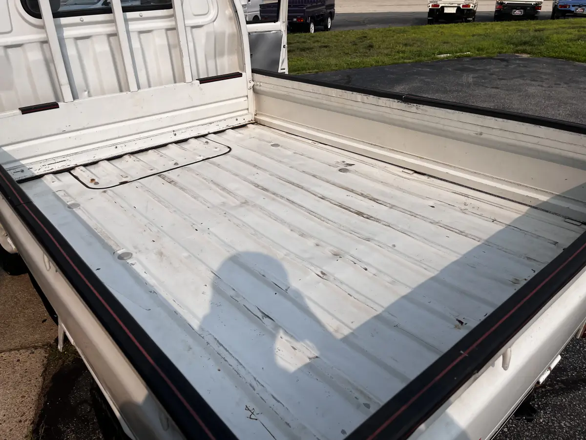 1993 Daihatsu Hijet, a Kei Truck, for sale at Northeast Auto Imports in Hudson, NH (photo 29 of 41)