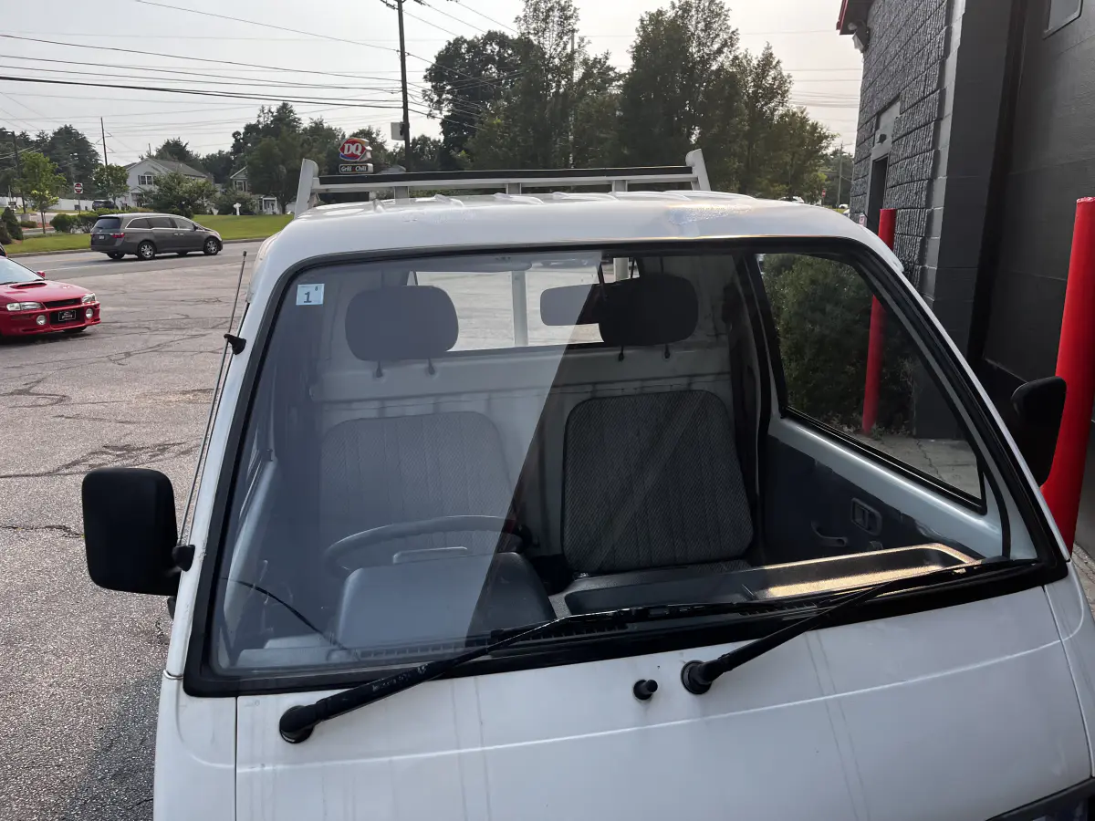 1993 Daihatsu Hijet, a Kei Truck, for sale at Northeast Auto Imports in Hudson, NH (photo 33 of 41)