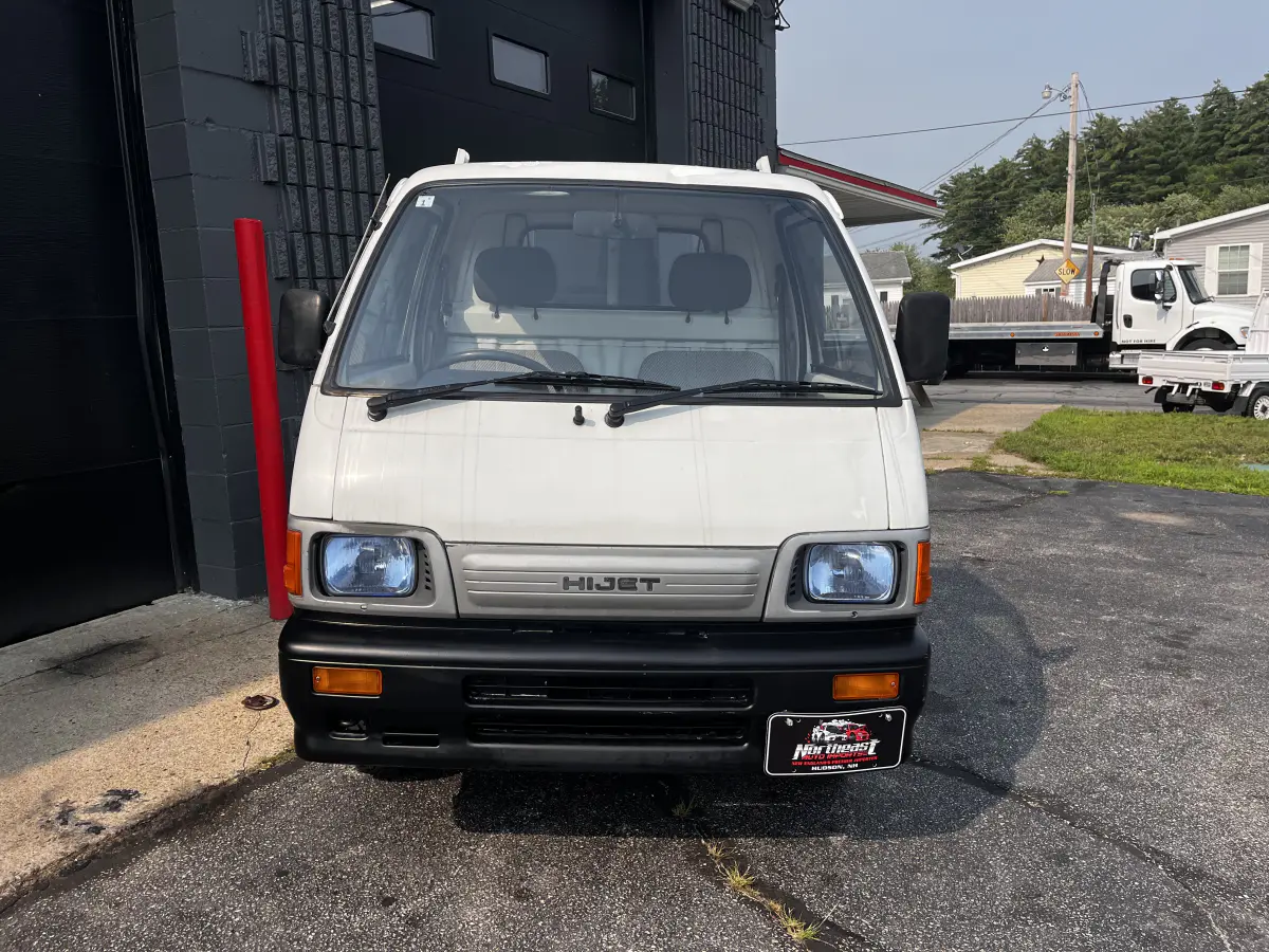 1993 Daihatsu Hijet, a Kei Truck, for sale at Northeast Auto Imports in Hudson, NH (photo 6 of 41)