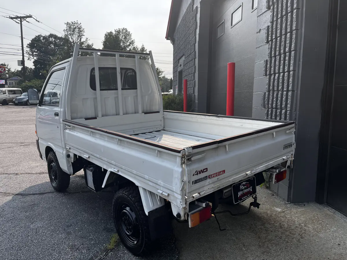 1993 Daihatsu Hijet, a Kei Truck, for sale at Northeast Auto Imports in Hudson, NH (photo 8 of 41)