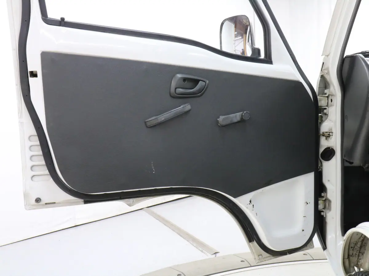 1993 Suzuki Carry, a white Kei Truck, for sale at Duncan Imports & Classic Cars in Christiansburg, VA (photo 18 of 41)