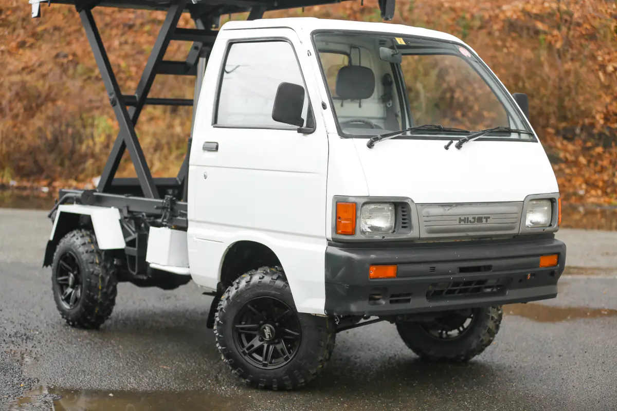 1994 Daihatsu Hijet Scissor Dump, a Kei Truck, for sale at Street Legal Mini Trucks in Philadelphia, PA (photo 10 of 12)
