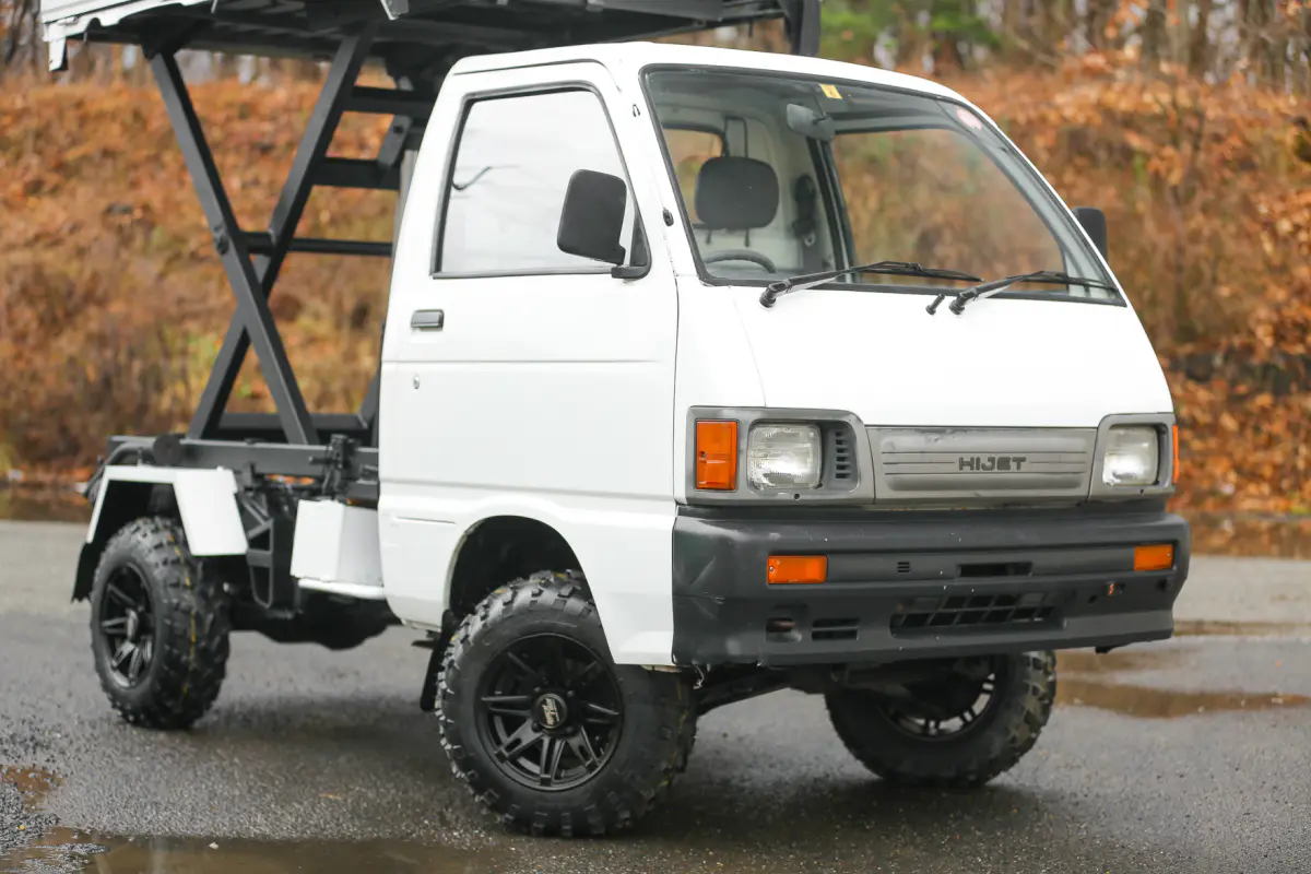 1994 Daihatsu Hijet Scissor Dump, a Kei Truck, for sale at Street Legal Mini Trucks in Philadelphia, PA (photo 11 of 12)