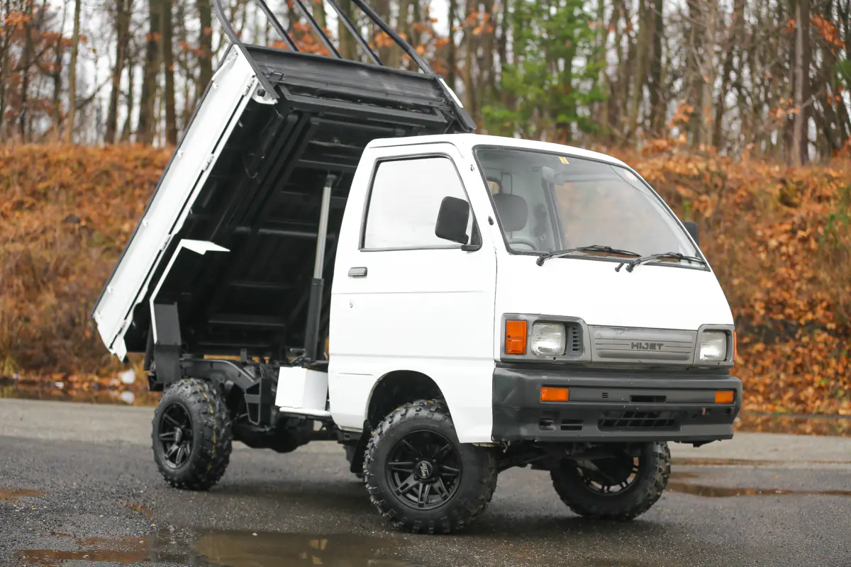 1994 Daihatsu Hijet Scissor Dump, a Kei Truck, for sale at Street Legal Mini Trucks in Philadelphia, PA (photo 6 of 12)