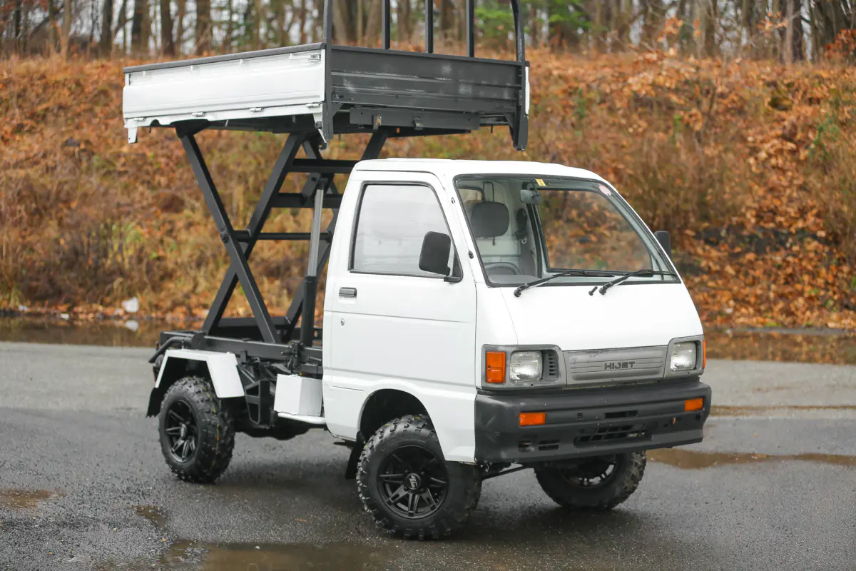 1994 Daihatsu Hijet Scissor Dump, a Kei Truck, for sale at Street Legal Mini Trucks in Philadelphia, PA (photo 7 of 12)