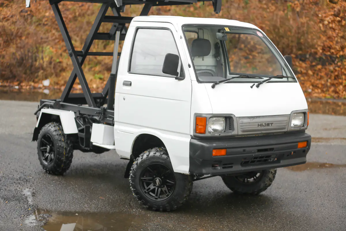 1994 Daihatsu Hijet Scissor Dump, a Kei Truck, for sale at Street Legal Mini Trucks in Philadelphia, PA (photo 8 of 12)