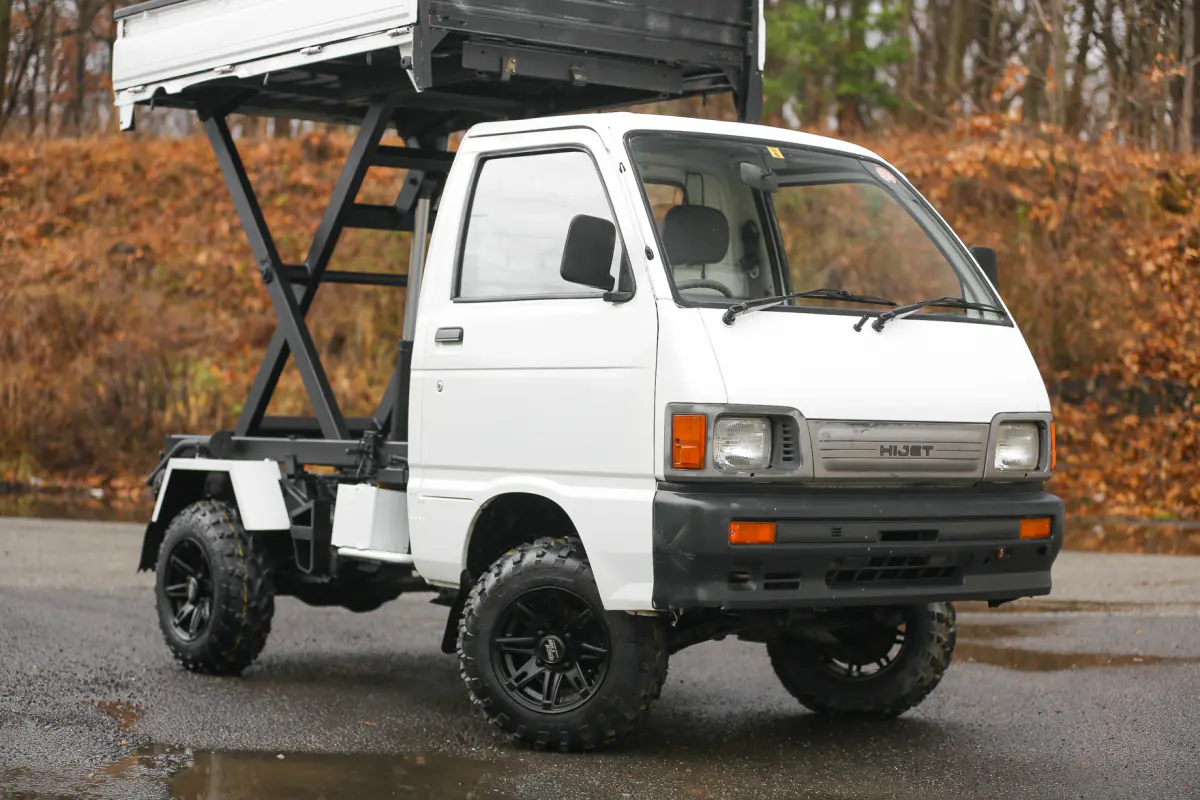 1994 Daihatsu Hijet Scissor Dump, a Kei Truck, for sale at Street Legal Mini Trucks in Philadelphia, PA (photo 9 of 12)