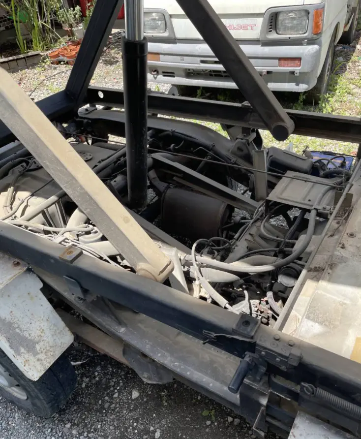 1994 Daihatsu Hijet Scissor Dump, a Kei Truck, for sale at Street Legal Mini Trucks in Philadelphia, PA (photo 4 of 9)
