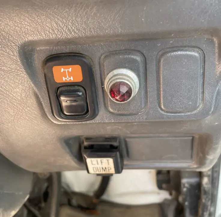 1994 Daihatsu Hijet Scissor Dump, a Kei Truck, for sale at Street Legal Mini Trucks in Philadelphia, PA (photo 5 of 9)