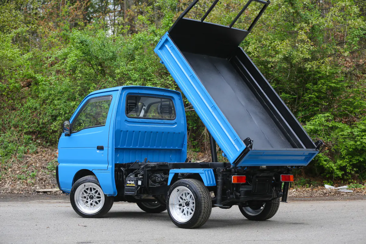 1994 Suzuki Carry Scissor Dump, a Kei Truck, for sale at Street Legal Mini Trucks in Philadelphia, PA (photo 4 of 12)