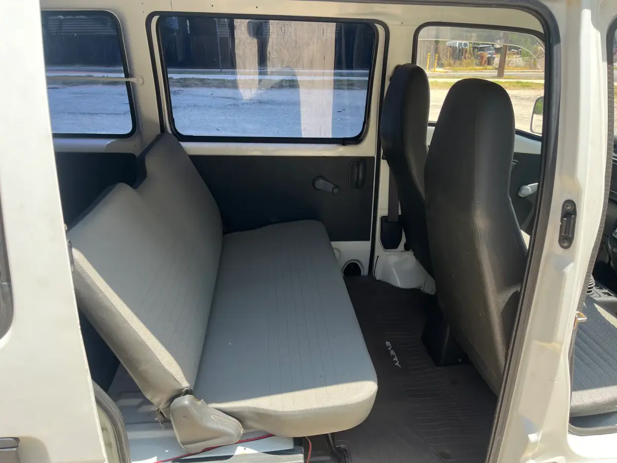 1994 Suzuki Every, 2WD + AC, a Kei Van, for sale at Sunshine Imports in Austin, TX (photo 8 of 12)