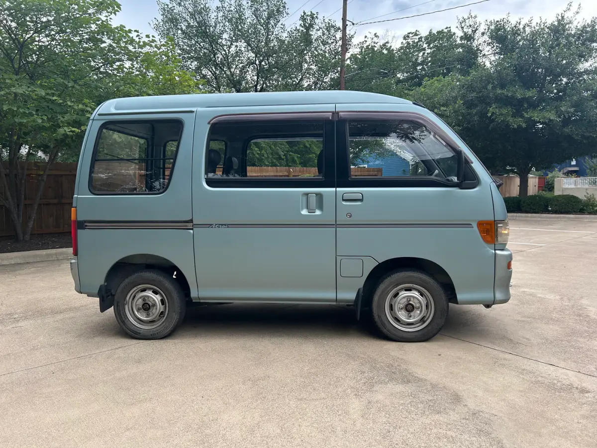 1995 Daihatsu Atrai, 4WD + AC, a Kei Van, for sale at Sunshine Imports in Austin, TX (photo 11 of 12)