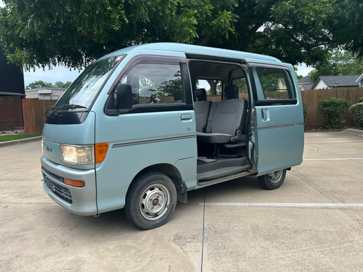 1995 Daihatsu Atrai, 4WD + AC, a Kei Van, for sale at Sunshine Imports in Austin, TX (photo 4 of 12)