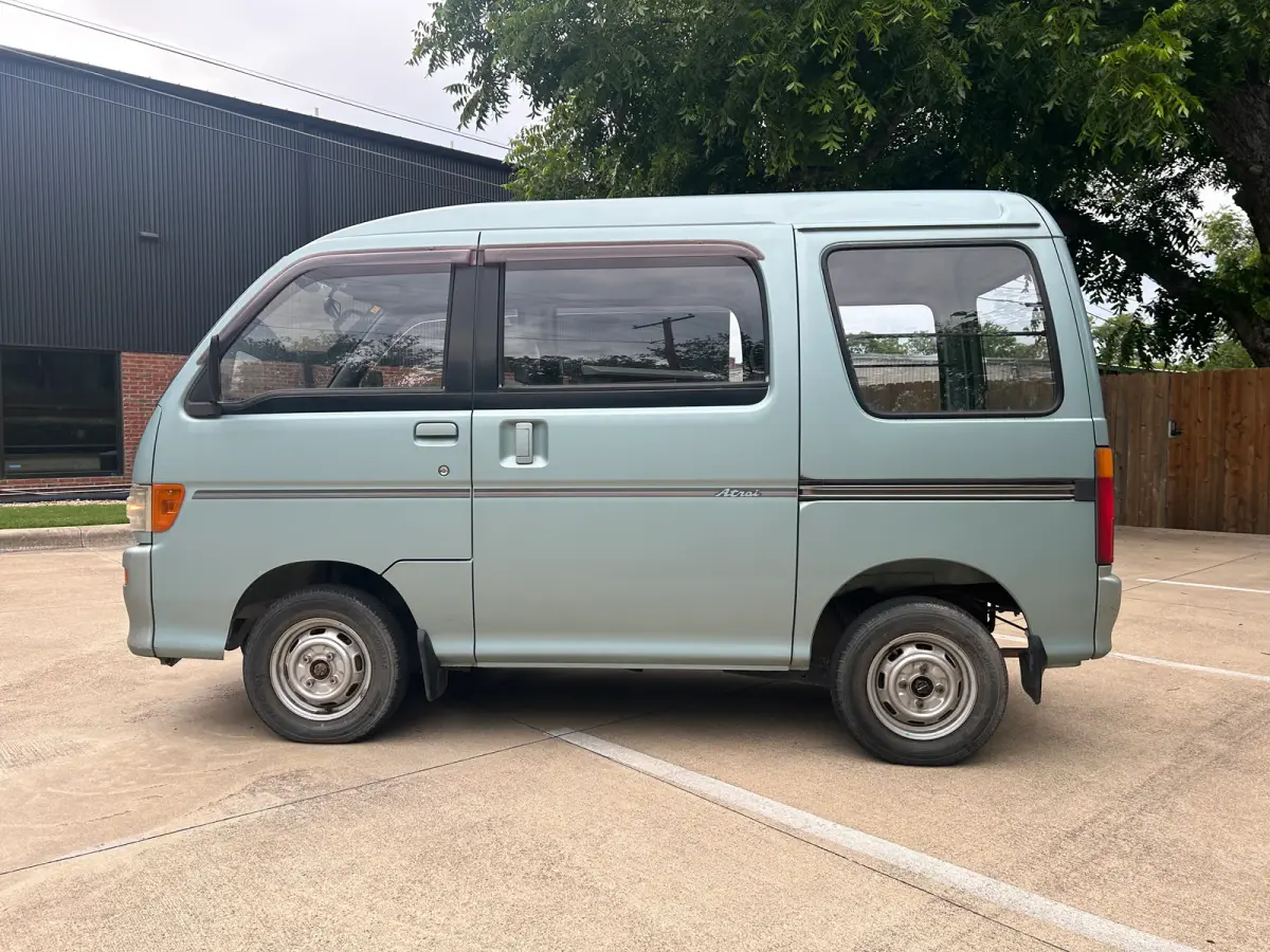 1995 Daihatsu Atrai, 4WD + AC, a Kei Van, for sale at Sunshine Imports in Austin, TX (photo 6 of 12)