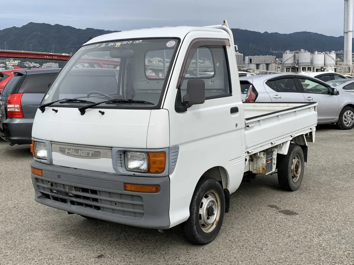 1995 Daihatsu Hijet, 2WD and AC + Automatic Transmission, a Kei Truck, for sale at Sunshine Imports in Austin, TX (photo 2 of 12)