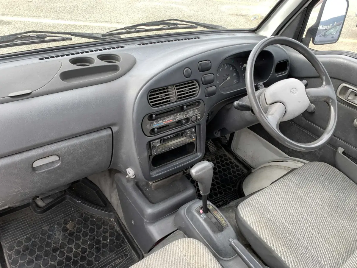 1995 Daihatsu Hijet, 2WD and AC + Automatic Transmission, a Kei Truck, for sale at Sunshine Imports in Austin, TX (photo 6 of 12)