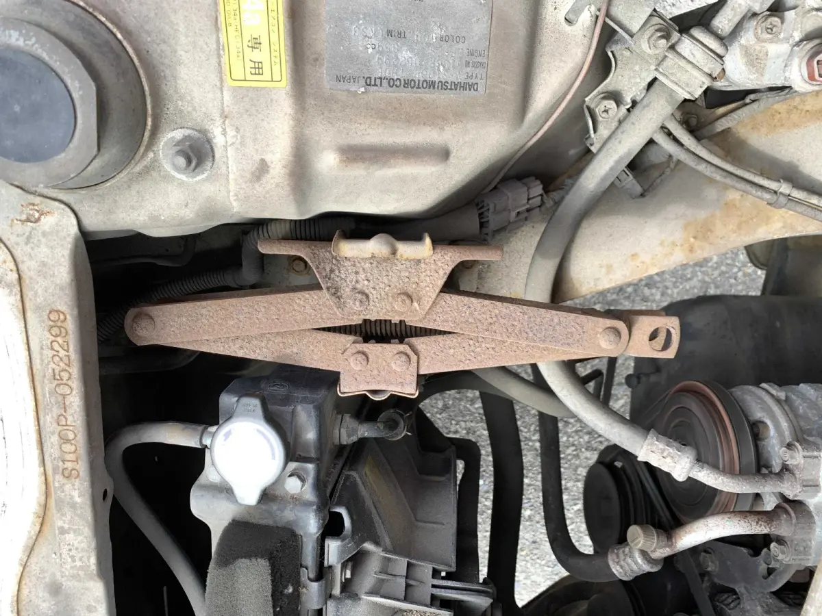 1995 Daihatsu Hijet, 2WD and AC + Automatic Transmission, a Kei Truck, for sale at Sunshine Imports in Austin, TX (photo 8 of 12)