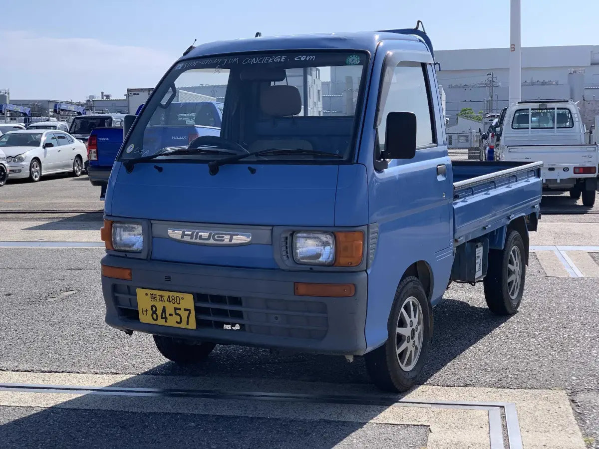 1995 Daihatsu Hijet, 4WD and AC, a Kei Truck, for sale at Sunshine Imports in Austin, TX (photo 2 of 12)